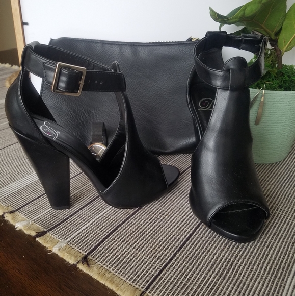 NWOT- Delicious Black Peeptoe Heels - Picture 2 of 6